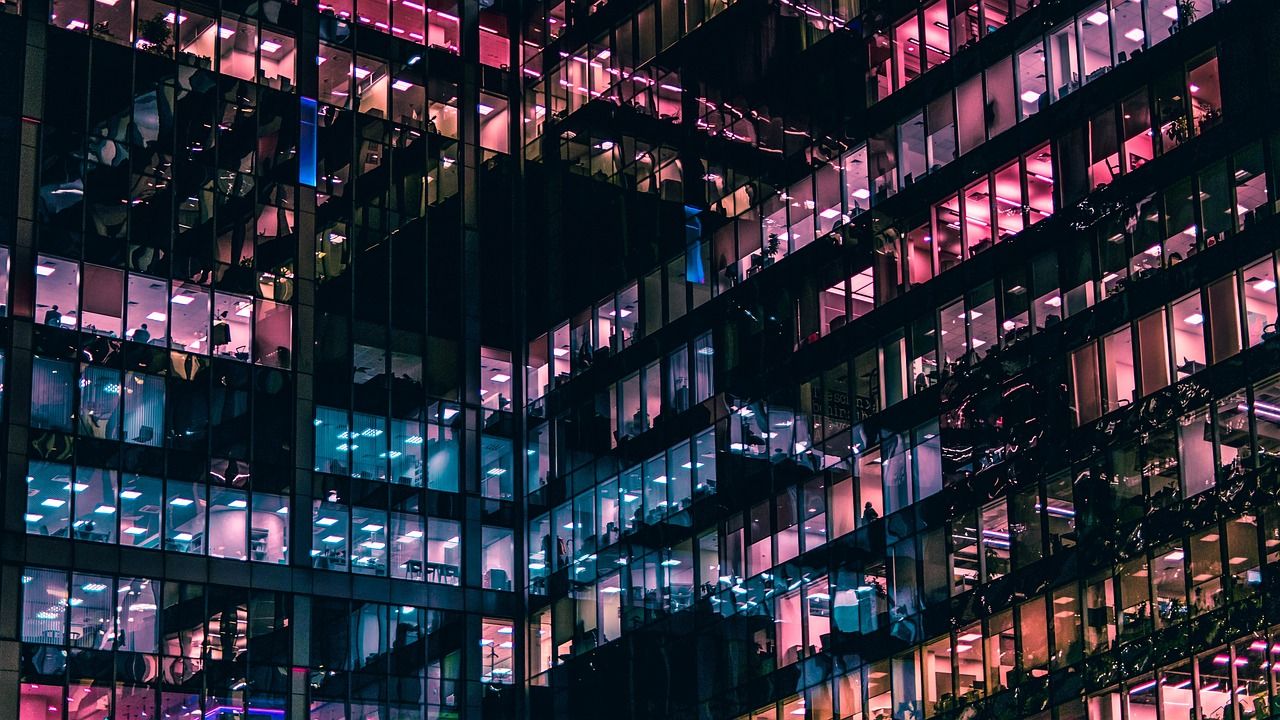 Automatyzacja w biznesie - jak wykorzystać technologię do osiągnięcia przewagi konkurencyjnej