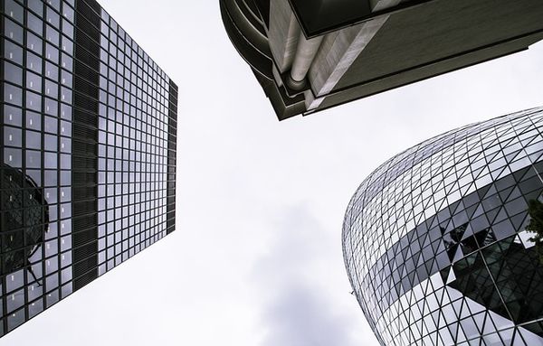 Wysyłka paczek krajowych i międzynarodowych - jak to działa?